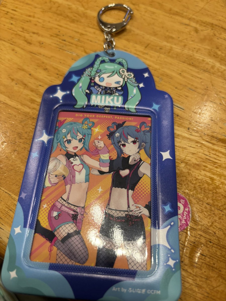 sakura_mikumiku's tweet image. えへ
入り切らなかったから少しカード折りました
すみません