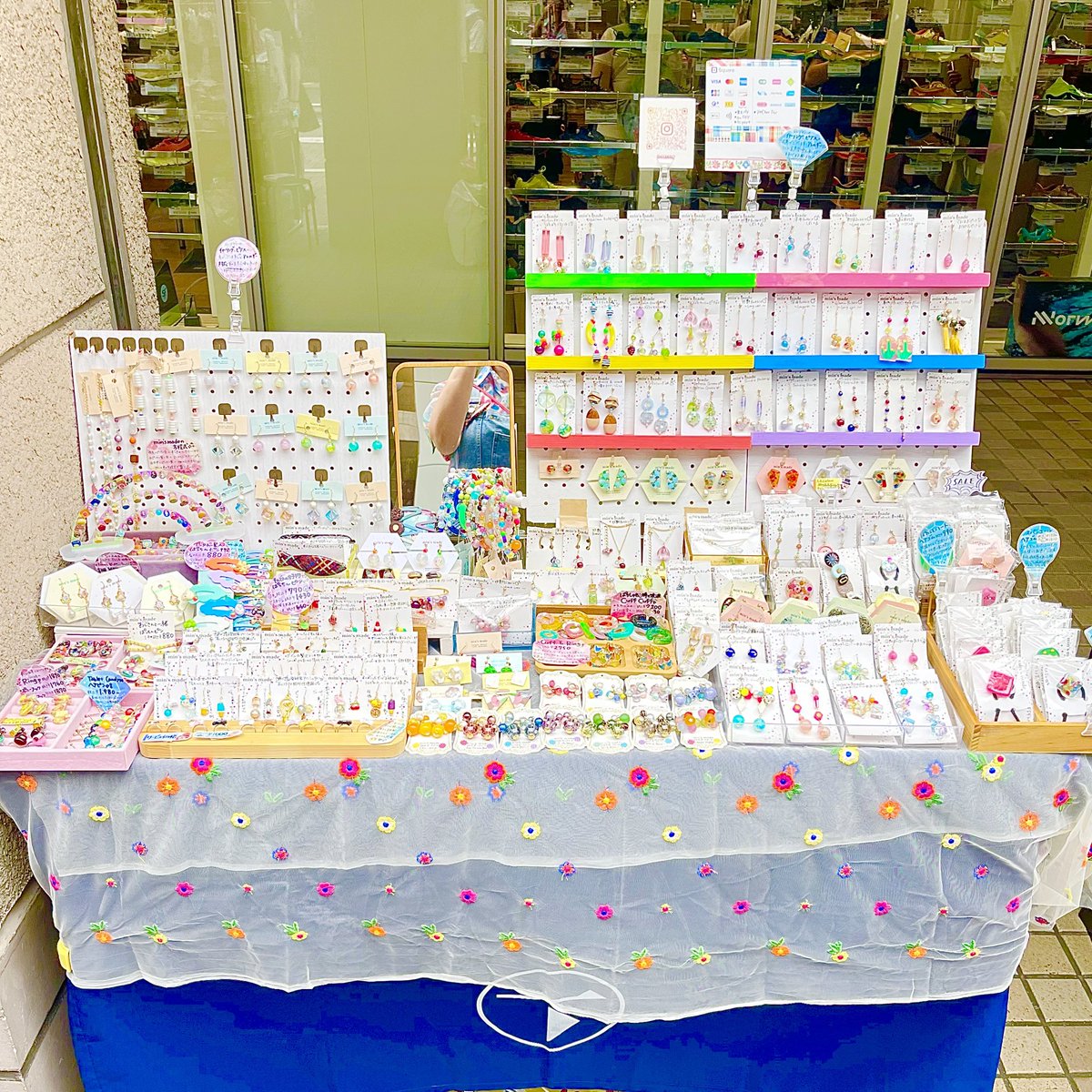 minsmade's tweet image. 御徒町マーケットにご来場・お買い求めくださった皆さま、ありがとうございました🥰🙏✨

じんわりと暑い中、フォロワーさまの皆さまにお越し頂けてとっても嬉しかったです☺️❣️✨
周りの出展者の皆さまも顔馴染みの方が多くて楽しかった☺️🤝🍀
沢山の差し入れやお裾分けもありがとうございました💝🍀