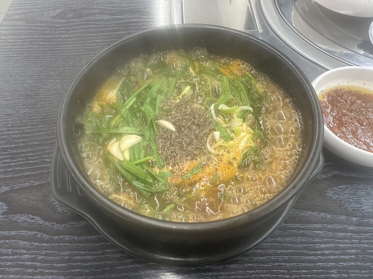 H_AGURETA's tweet image. 샌드위치집 닫음… 염소탕