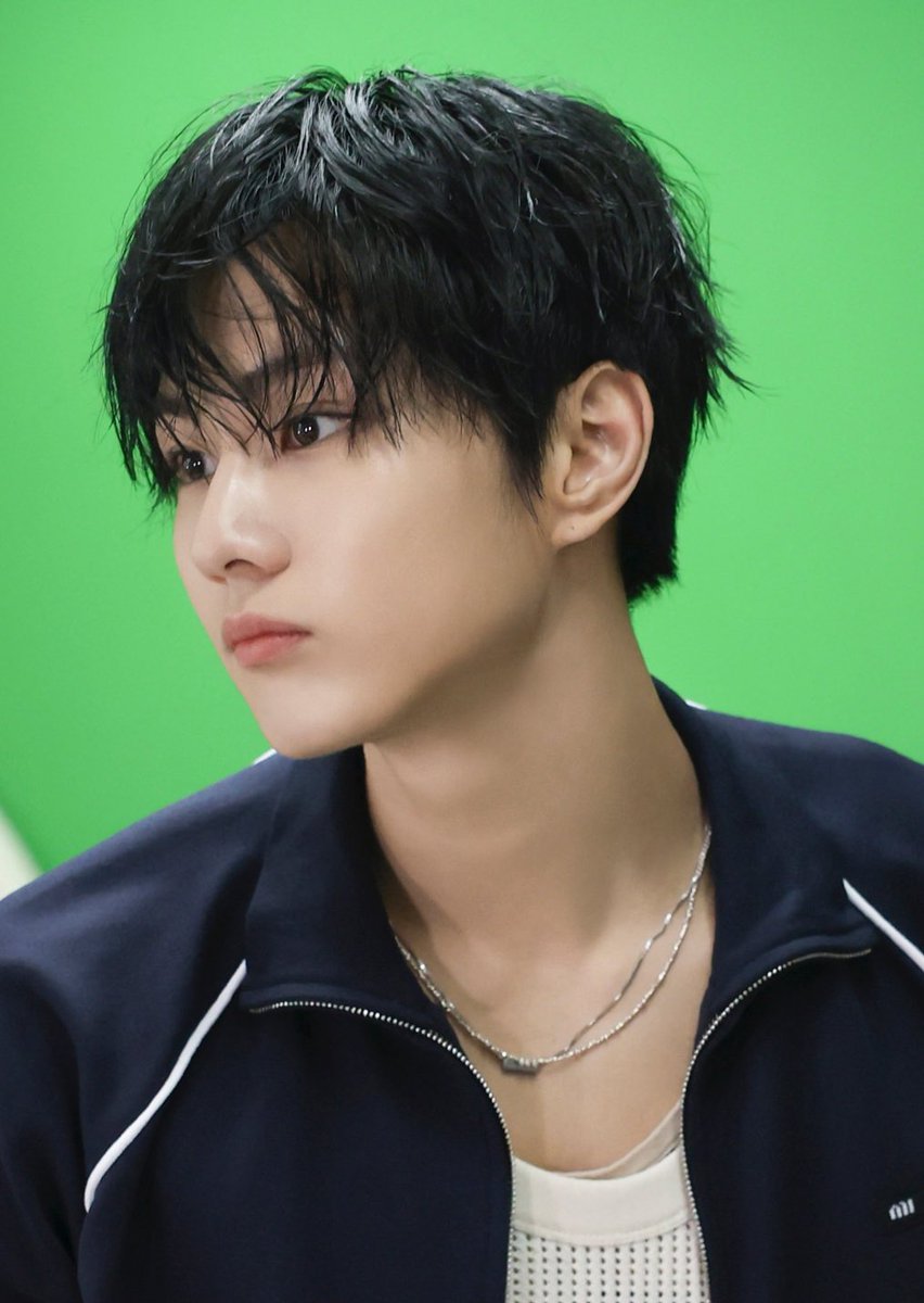 jnugwonie's tweet image. he&apos;s really aging backward 😭

2023                                     2025