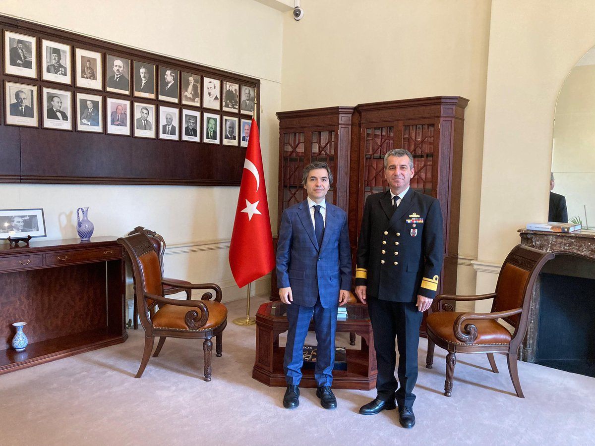 TC_LondraBE's tweet image. NATO Müttefik Deniz Komutanlığı Destek Direktörlüğü görevini tamamlayan Tuğamiral Özgür Erken’e çalışmaları için teşekkür ederiz.
Farewelled Rear Admiral Özgür Erken, who has completed his tenure as Dep. Chief of Staff for Support at @NATO_MARCOM