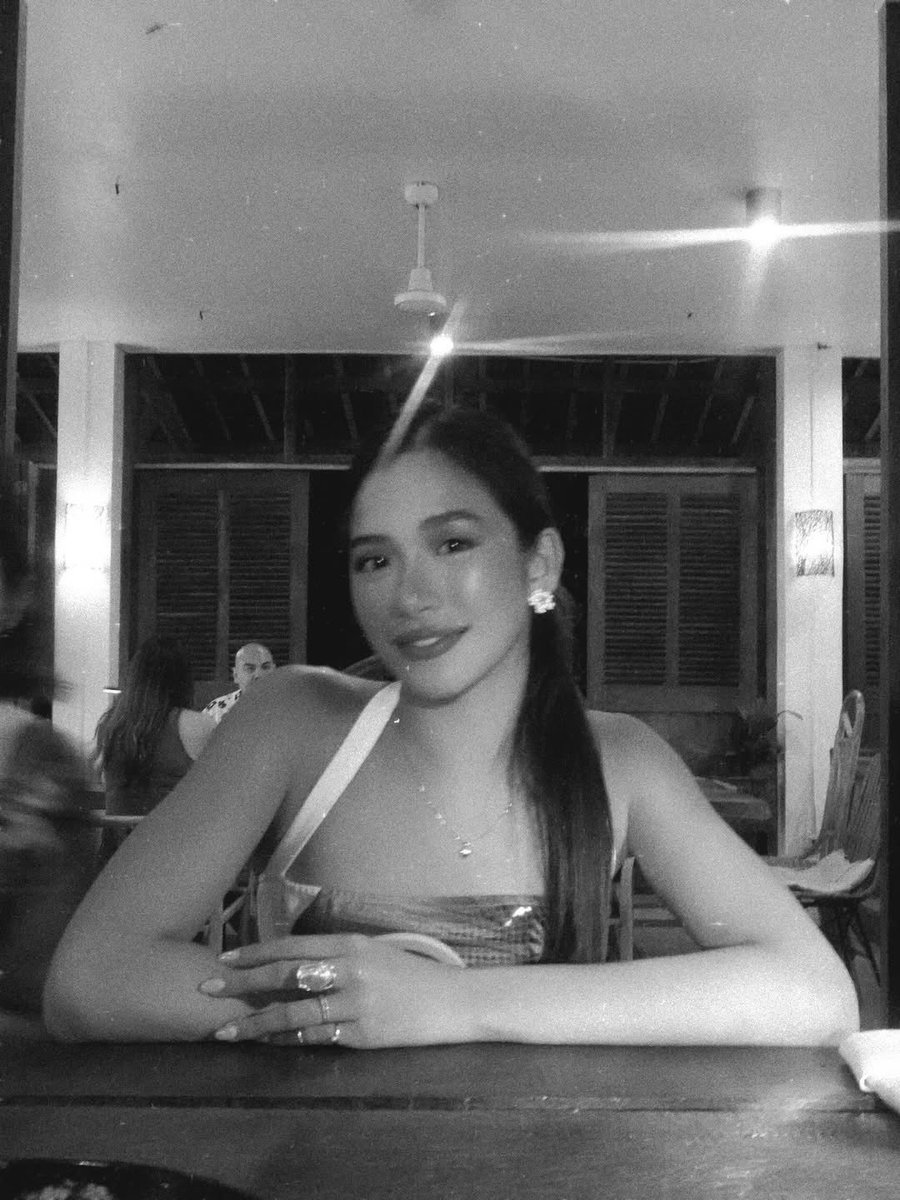 aiah kahit b&amp;w pa 'to wait lang nanghihina ako ang ganda ganda ganda mo 😩