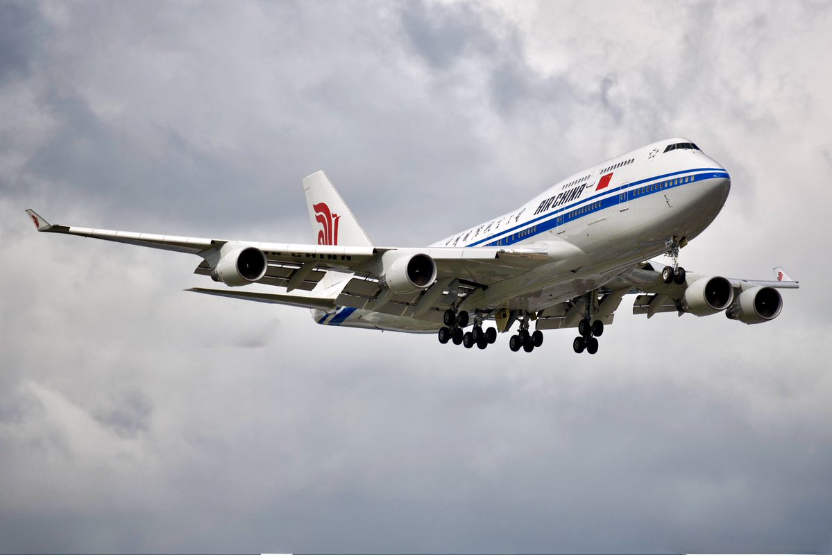 vince_dago's tweet image. B747-4J6 | B-2472 | Air China | GVA/LSGG🇨🇭28.07.2025