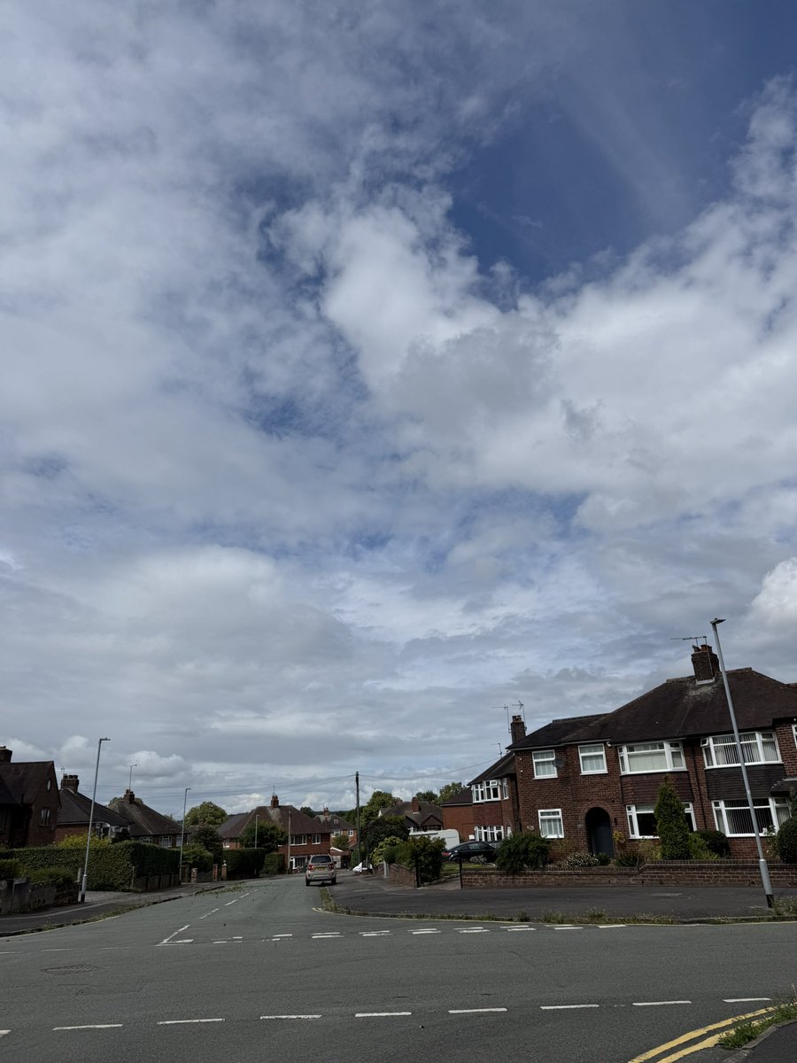 AJogee's tweet image. Blue skies poking through…