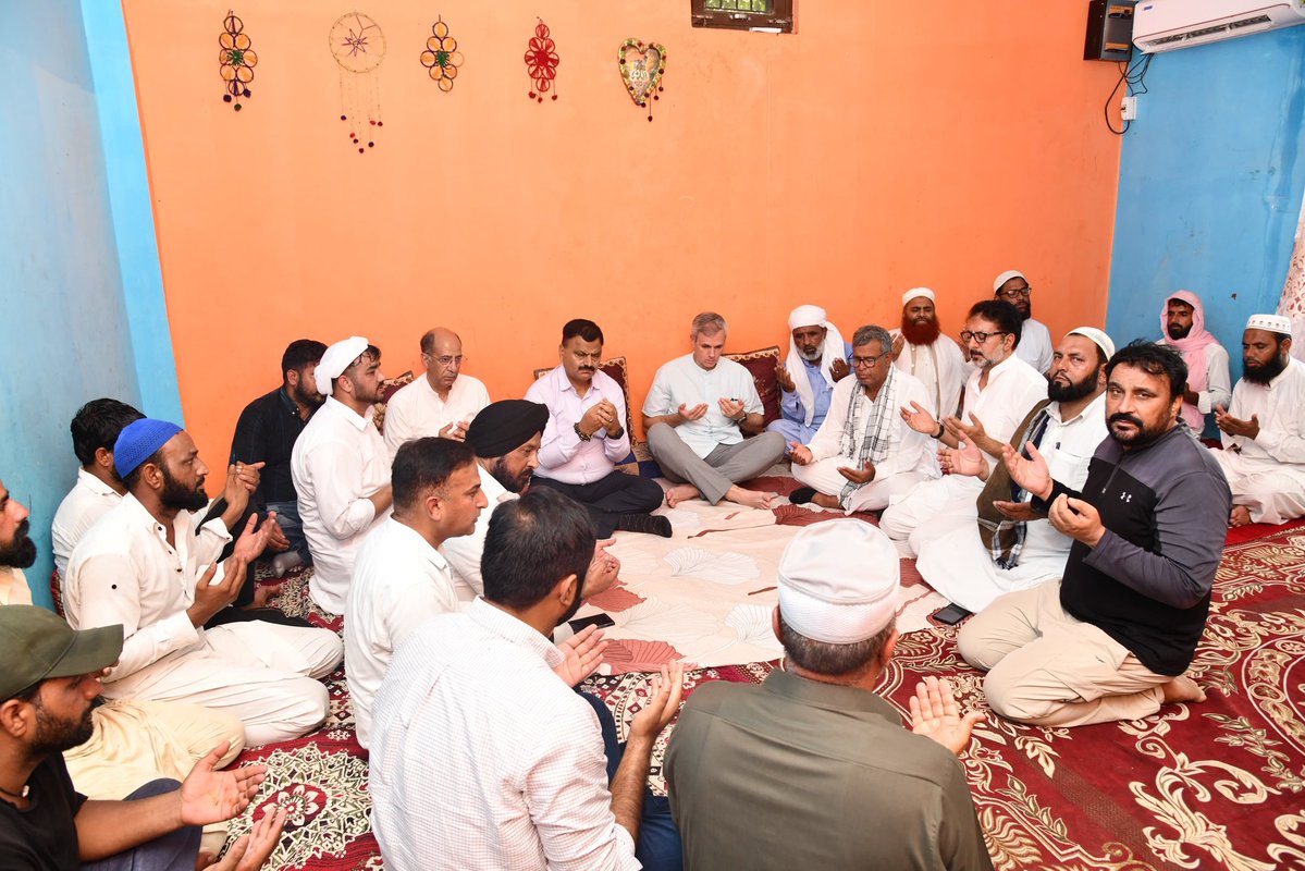 CM_JnK's tweet image. Chief Minister visited the  residence of Late Mohmmad Parvez in Jammu  today and offered heartfelt condolences to the bereaved family. He assured them of every possible support from the Government and reaffirmed commitment to justice with compassion.