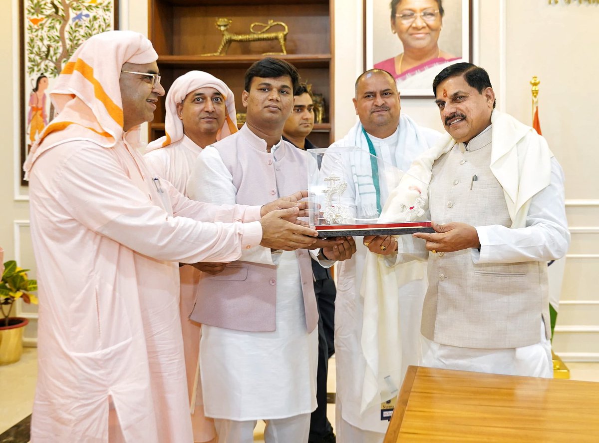 drmohanoffice51's tweet image. माननीय मुख्यमंत्री जी से आज भोपाल निवास स्थित समत्व भवन में श्री आनंदपुर साहिब, अशोकनगर के श्री वी.वी. आनंद ट्रस्ट के प्रतिनिधिमंडल ने सौजन्य भेंट की। 

@DrMohanYadav51