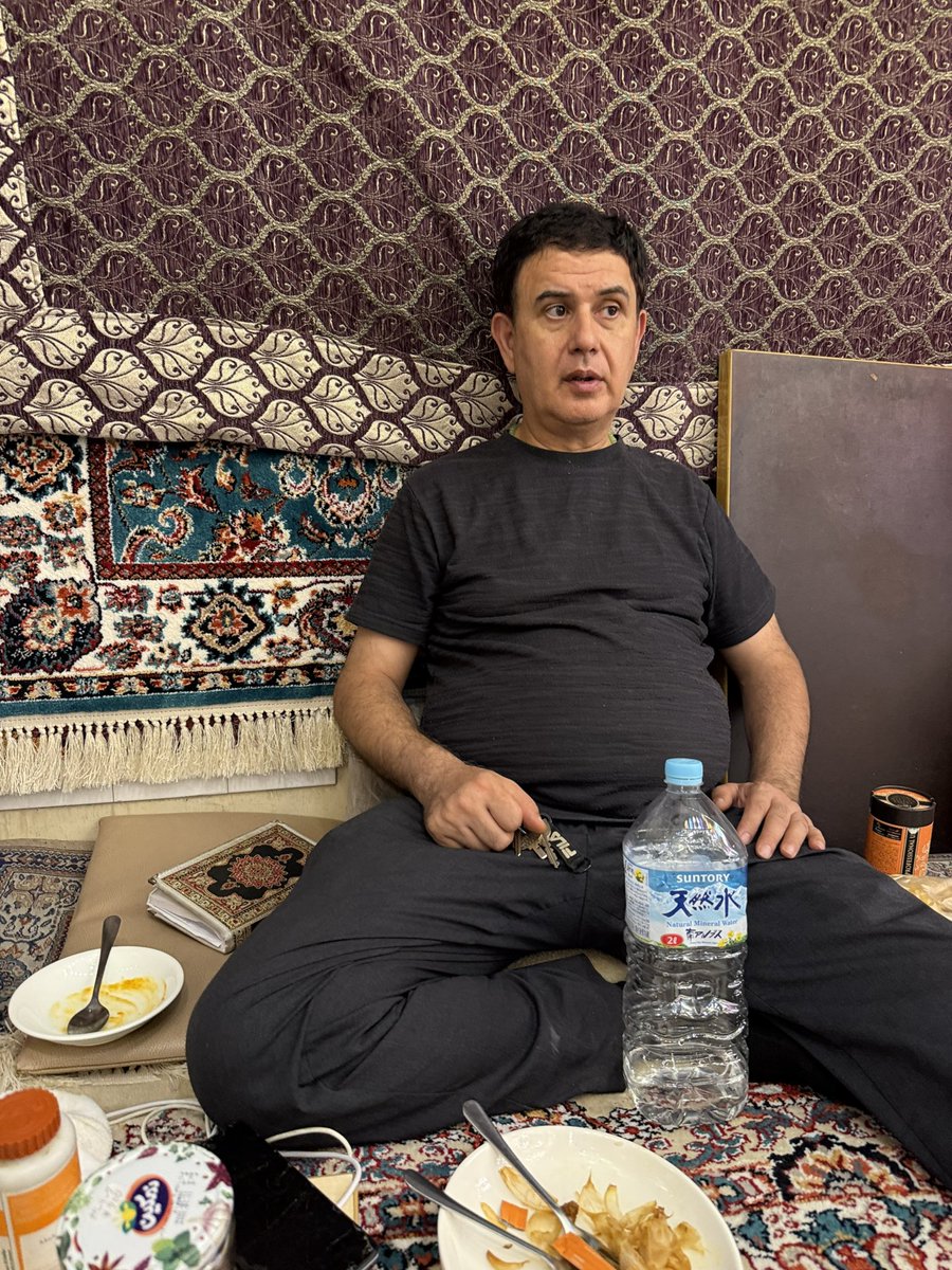 「こんなに暑いとさー、みんなザクロに来るのが大変だから来ないのかなー、、
嫌われちゃったのかなー、、」
と、静かな店内を見回してます。