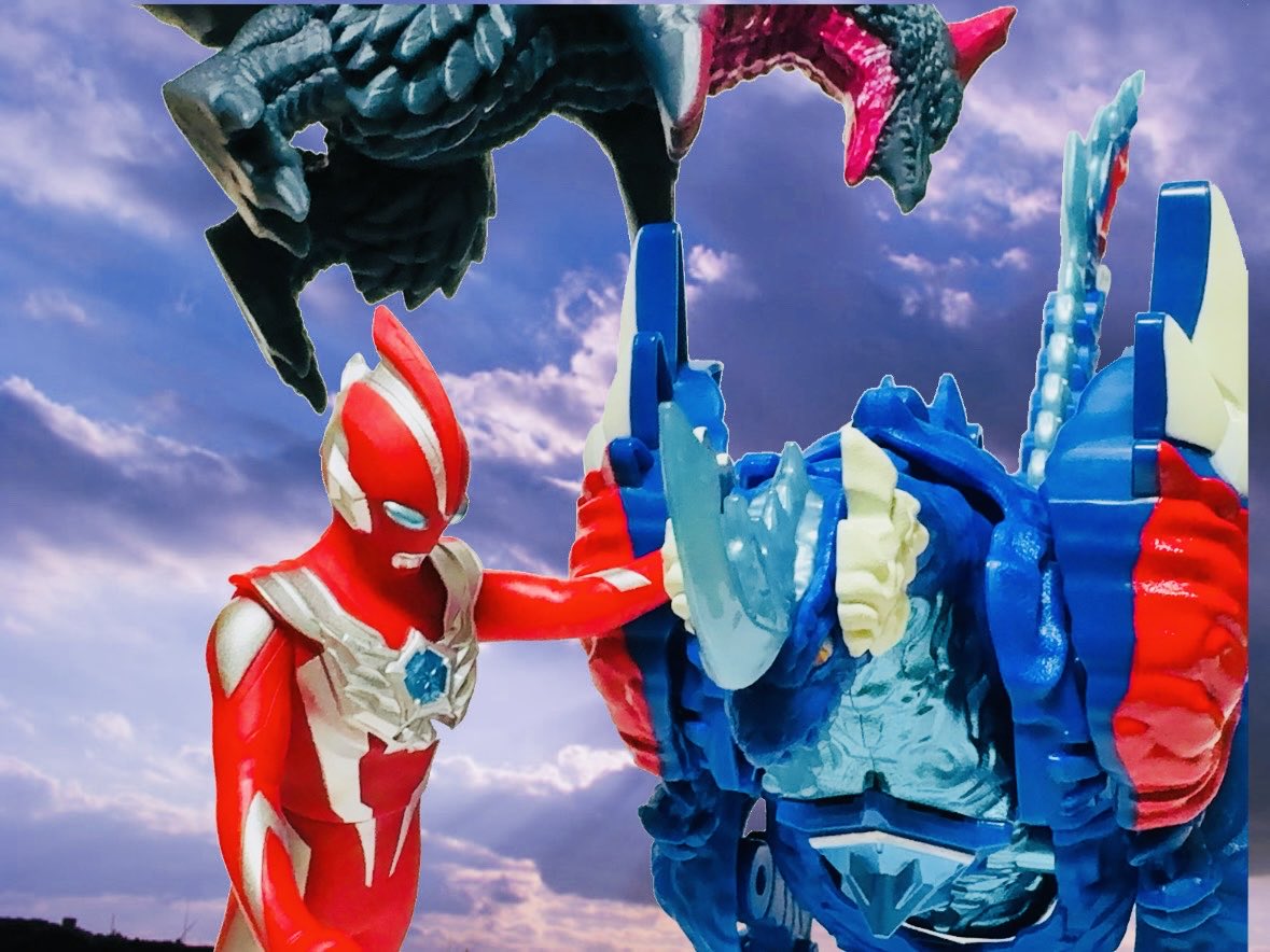 yusakirano's tweet image. テリジラスの透明斬撃からレキネスの頭を下げさせて庇うオメガが凄く良かった