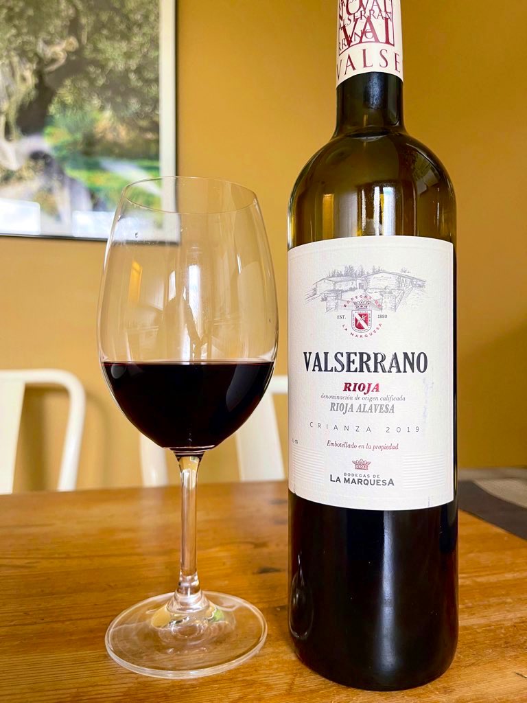 joukesp's tweet image. Good morning, Laura &amp;amp; friends!
Wishing all a wonderful week!
No change in weather: covered, some rain, 70°F! Hoping for a ray of sun.
Rustic Monday lunch w pork chop, green peas &amp;amp; carrots, potatoes. (Back in Mom’s kitchen!)
#2Daughter flying back from her holiday in Sri Lanka! ❤️