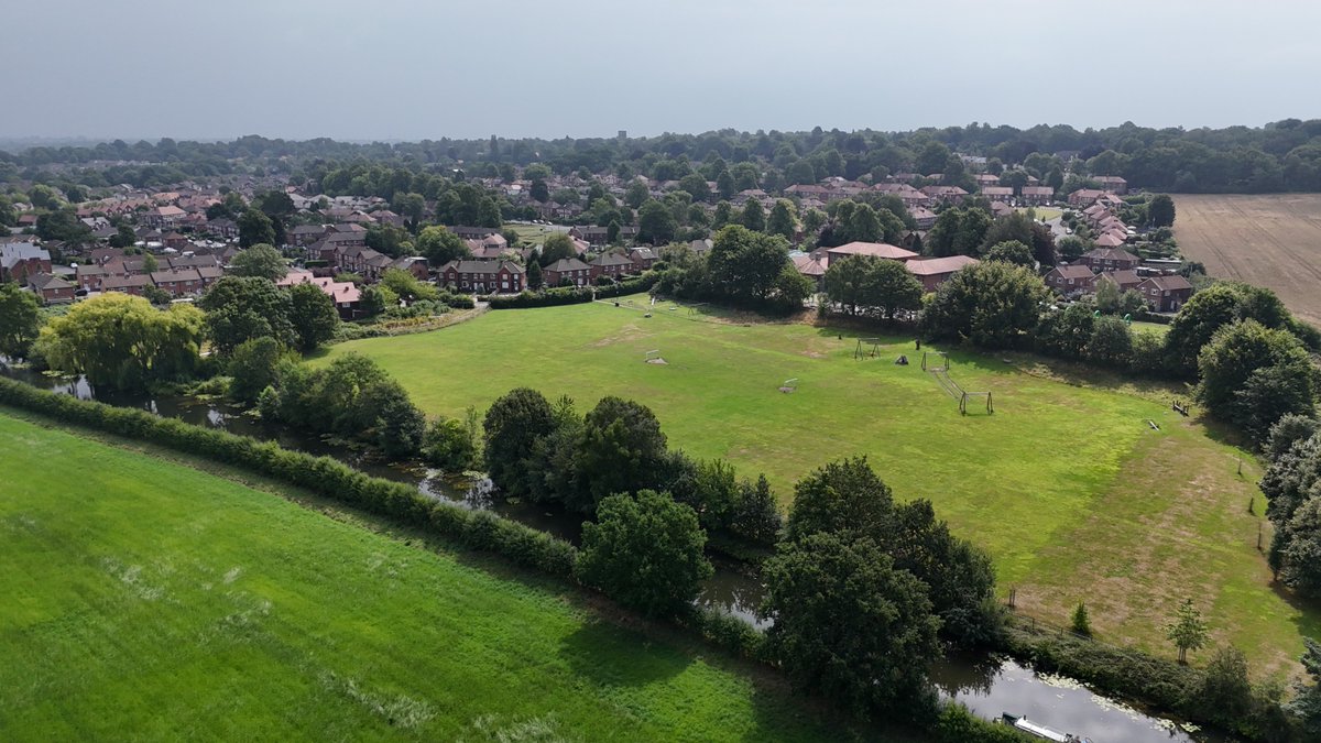 TraffordCouncil's tweet image. Work is set to begin on a surfaced path around the much-loved Cowfield - a treasured green space nestled between Altrincham and Broadheath.
Read the full story: ow.ly/TcEX50WvVR3
