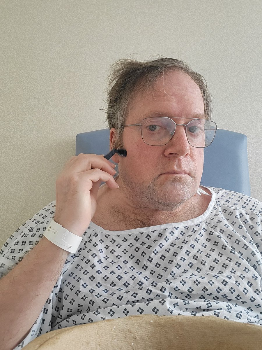 TimmyUk's tweet image. ... shave time again wearing my excellent glasses watching Golf on SkyGo in sideroom in hospital ... ๐ฅ ๐ ๐จ ๐งโโ๏ธ ๐ฑ ๐ผ ๐คณ ๐ฐ ๐ก ๐