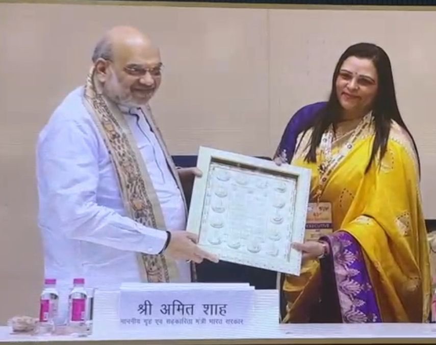 Nidarshana2207's tweet image. भारत विकास परिषद के 63वें स्थापना दिवस के पावन अवसर पर, माननीय गृहमंत्री श्री @AmitShah जी को भेंट अर्पित की !
गौरवपूर्ण क्षण और सौभाग्य से परिपूर्ण अवसर प्राप्त हुआ, माननीय गृहमंत्री अमित शाह जी को मुख्य अतिथि के रूप में देखना और उनके साथ वार्तालाप करना !…