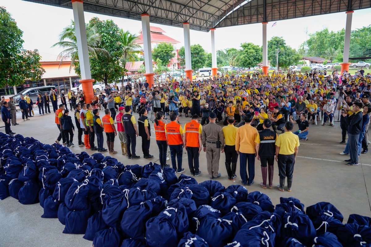 IngshinF36874's tweet image. แพทองธาร รมว.วธ ลงพื้นที่อำเภอเวียงสา จ.น่าน มอบถุงยังชีพ 1,000 ชุด แก่ผู้ประสบภัยน้ำท่วม ที่วิทยาลัยการอาชีพเวียงสา