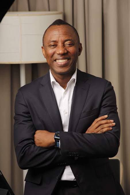 RevoltArchitect's tweet image. A nation is not saved by the eloquent.
It is saved by those who suffer with conscience.
That is Sowore.
#ConscienceOverComfort #SacrificeForNigeria #Sowore2027