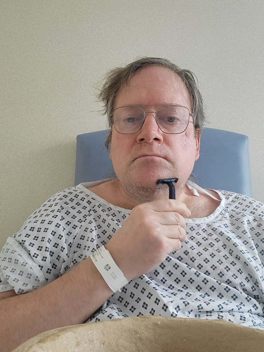 TimmyUk's tweet image. ... shave time again wearing my excellent glasses and Golf on SkyGo in sideroom in hospital ... ๐ฅ ๐ ๐จ ๐งโโ๏ธ ๐ฑ ๐ผ ๐คณ ๐ฐ ๐ก ๐