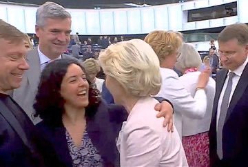 Jean-Philippe Tanguy Ⓜ️ (@jphtanguy) on Twitter photo <a href="/ManonAubryFr/">Manon Aubry</a> <a href="/Left_EU/">The Left in the European Parliament</a> Bah alors c’est plus ta copine ? 🤡 <a href="/ManonAubryFr/">Manon Aubry</a> <a href="/Left_EU/">The Left in the European Parliament</a> Bah alors c’est plus ta copine ? 🤡