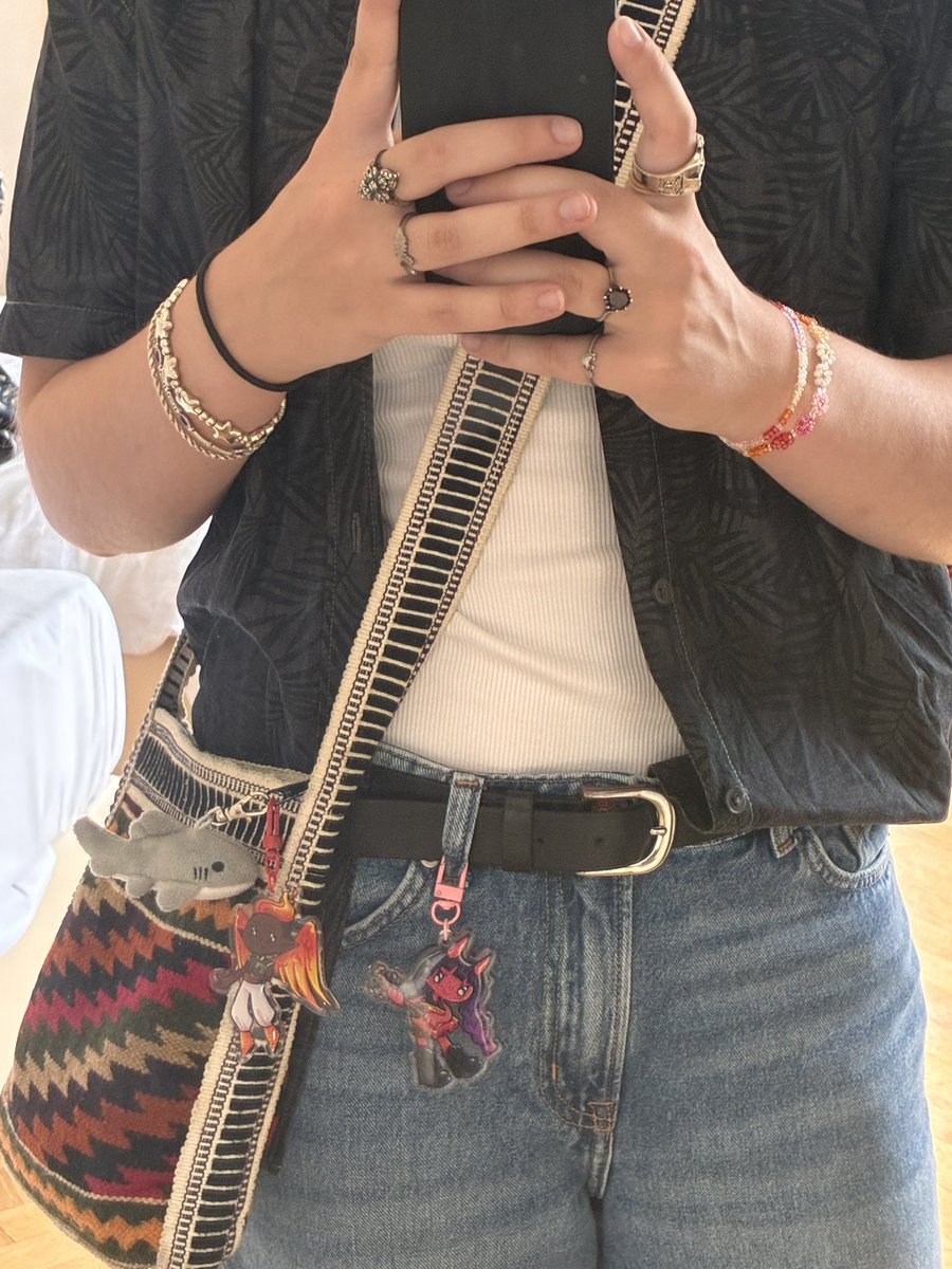 _lovwren's tweet image. Rate the fit to go to the national museum in prague 💥💥 (MY FRIEND GOT ME FIG AND AYDA KEYCHAINS FOR MY BIRTHDAY)