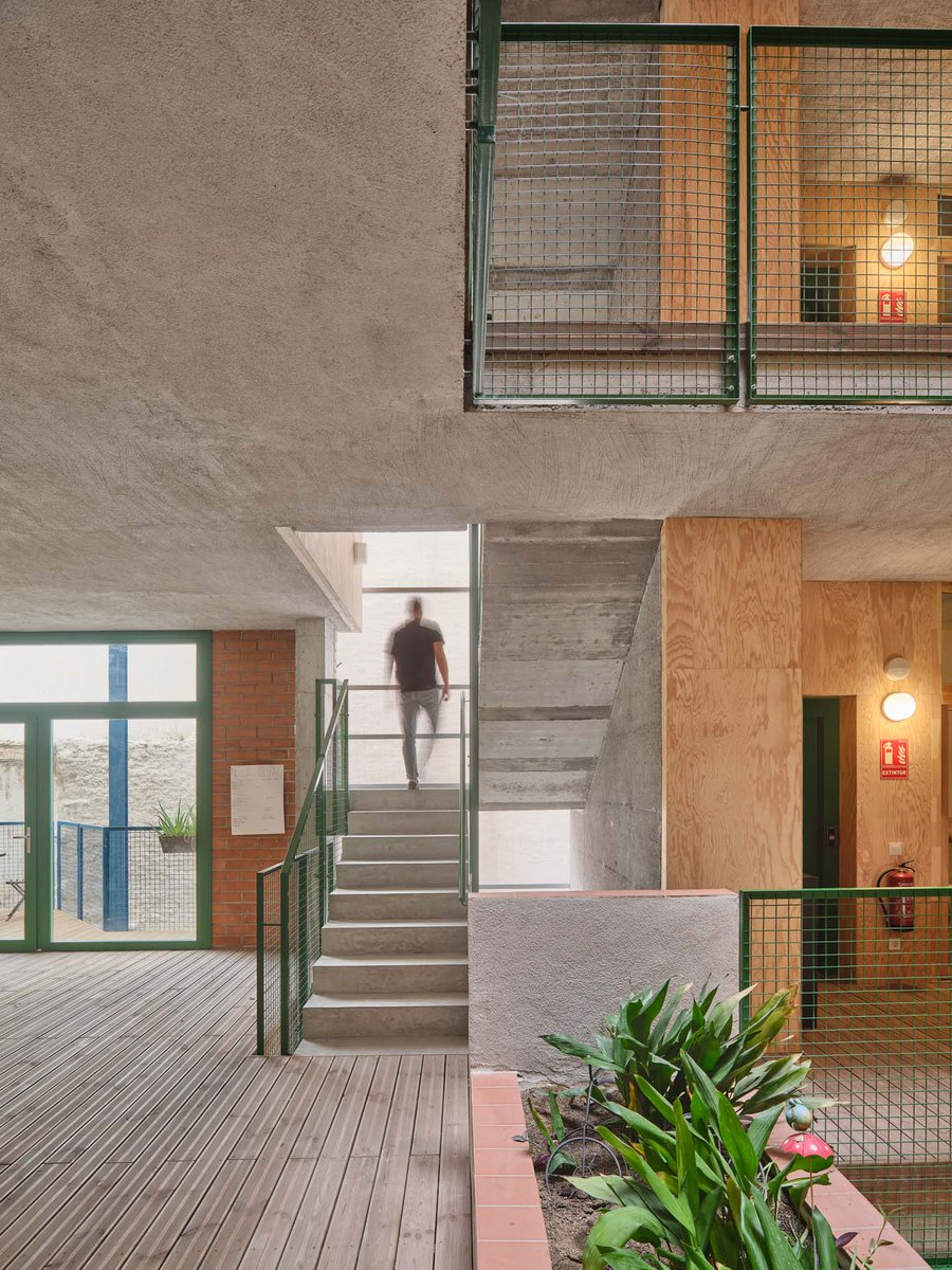 Cooperative Housing International (@coophousingintl) on Twitter photo ¿Puede la vivienda ser no especulativa, comunitaria y sostenible?
Lee cómo la cooperativa de viviendas La Raval en Manresa, #Cataluña, está remodelando un centro histórico de la ciudad.
ow.ly/YKF450WhckB ¿Puede la vivienda ser no especulativa, comunitaria y sostenible?
Lee cómo la cooperativa de viviendas La Raval en Manresa, #Cataluña, está remodelando un centro histórico de la ciudad.
ow.ly/YKF450WhckB