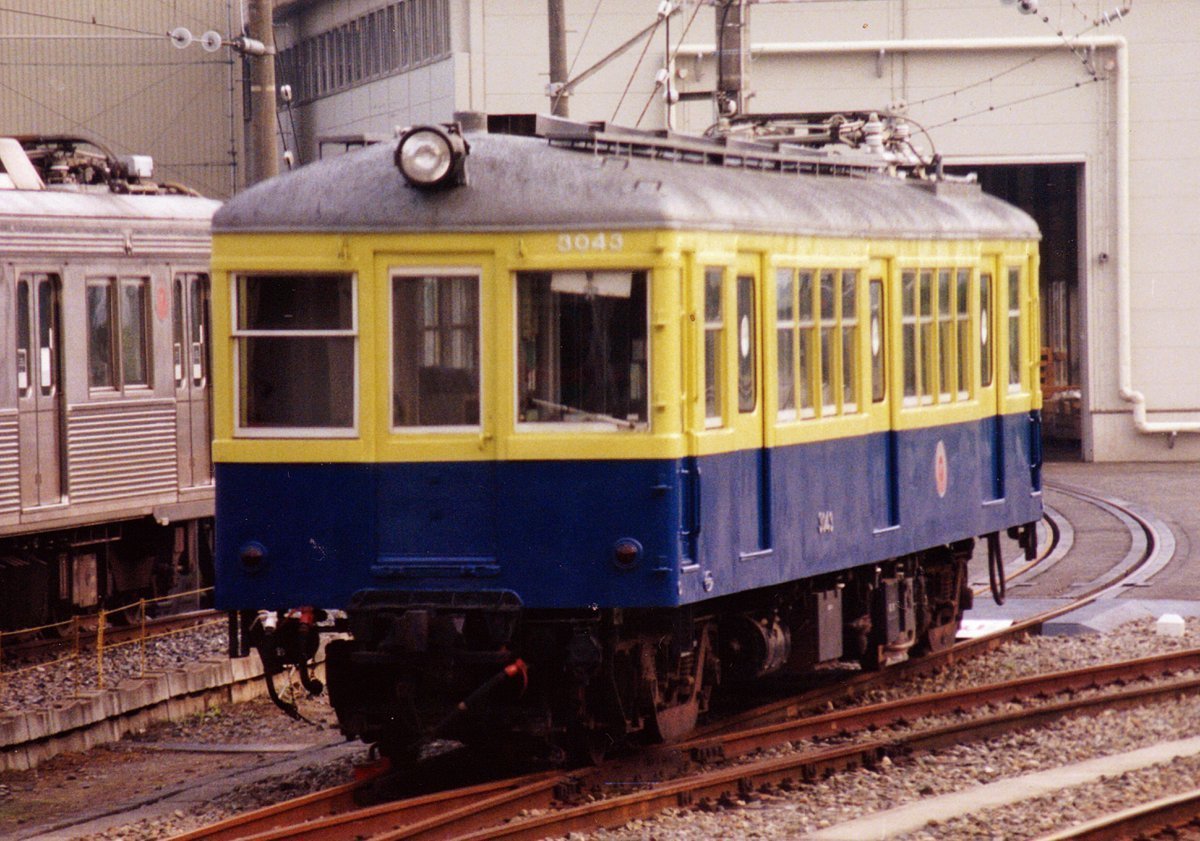 LuchsandMardar's tweet image. #お客様を乗せない鉄道車両たち
東急長津田工場の入替車 デワ3043 (1992年11月頃)。
※こどもの国線の電車内から撮影