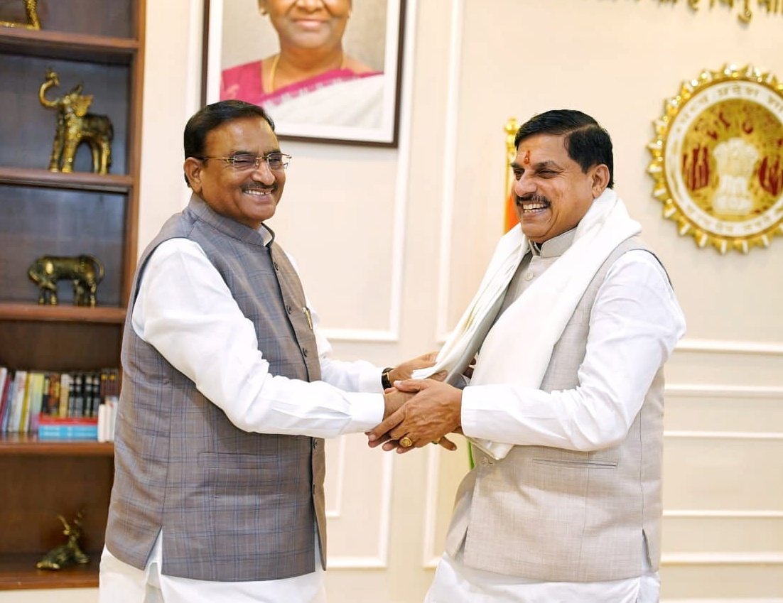 drmohanoffice51's tweet image. माननीय मुख्यमंत्री जी से आज भोपाल निवास स्थित समत्व भवन में खुरई विधानसभा क्षेत्र से विधायक एवं पूर्व मंत्री श्री भूपेंद्र सिंह जी ने शिष्टाचार भेंट की।

@DrMohanYadav51
@bhupendrasingho