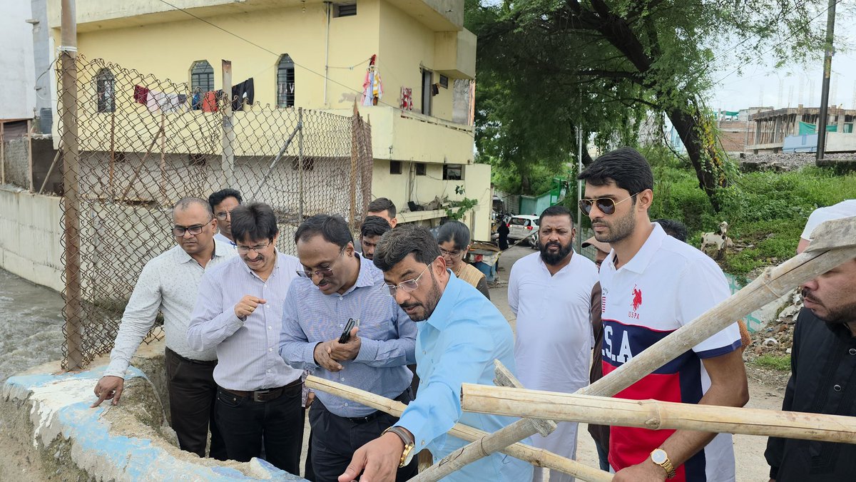 Jaffar Hussain Meraj (@jaffarhusainmla) on Twitter photo Under the supervision of <a href="/aimim_national/">AIMIM</a> president <a href="/asadowaisi/">Asaduddin Owaisi</a> & floor leader <a href="/akbarowaisii/">Akbaruddin Owaisi</a> , I met with Mr. R.V Karnan <a href="/CommissionrGHMC/">Commissioner GHMC</a> , to discuss & expedite pending development works.
Key takeaways:
There was no stagnation issues reported in the area during continuos Under the supervision of <a href="/aimim_national/">AIMIM</a> president <a href="/asadowaisi/">Asaduddin Owaisi</a> & floor leader <a href="/akbarowaisii/">Akbaruddin Owaisi</a> , I met with Mr. R.V Karnan <a href="/CommissionrGHMC/">Commissioner GHMC</a> , to discuss & expedite pending development works.
Key takeaways:
There was no stagnation issues reported in the area during continuos