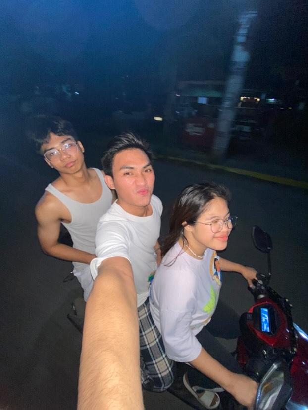aintyogirl's tweet photo. to my adieboy!!! it was funny being your ate, gonna miss all those hugs and your funny stories everytime u arrive at work. hindi naman nakakaiyak, sakto lang. HAHAJAHAHAHAHA goodluck sa stud, make me proud &amp;&amp; ipakita mo sakanila sino ka. https://t.co/LJWH7CGZ6X