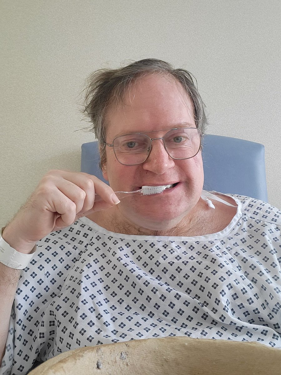 TimmyUk's tweet image. ... teeth cleaning time wearing my excellent glasses watching Golf on SkyGo in sideroom in hospital .. ๐ฅ ๐ ๐จ ๐งโโ๏ธ ๐ฑ ๐คณ ๐ผ ๐ฐ ๐ก ๐ ๐ ๐