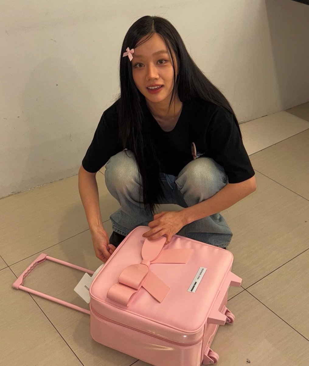 PandauRORA_Lee's tweet image. omg hyeri x ningning x rora. i guess that's really a gift 😊
#RORA