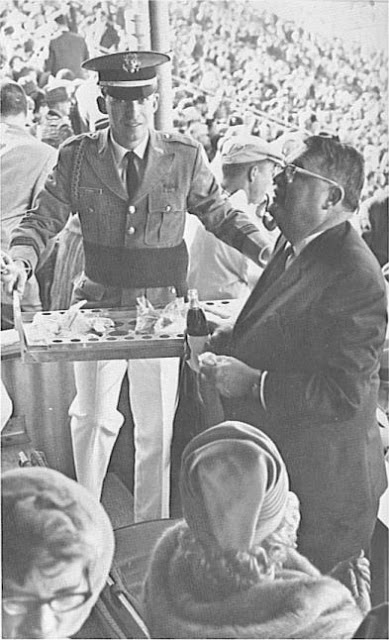 TigerPreGame's tweet image. July 28th Clemson Historic Picture And Trivia Question Of The Day: 1960s Luxury Box
youtube.com/watch?v=P4roqv…
Today’s photo captures a Clemson Cadet serving food and drinks in one of the luxury boxes at Memorial Stadium during the 1960s.
tigerpregameshow.blogspot.com/2025/07/july-2…
#Clemson