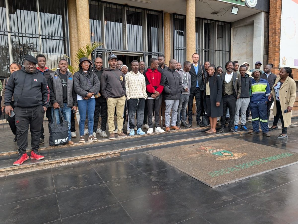 Zinasuzim's tweet image. RED SALUTE to the students & progressive citizens who stood in solidarity with us at court today.As Usual,they postponed the matter to the 31st for Ruling. The Position remains the same #DropTheCharges