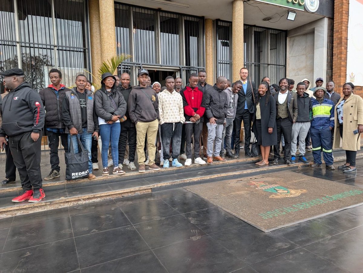 Zinasuzim's tweet image. RED SALUTE to the students & progressive citizens who stood in solidarity with us at court today.As Usual,they postponed the matter to the 31st for Ruling. The Position remains the same #DropTheCharges
