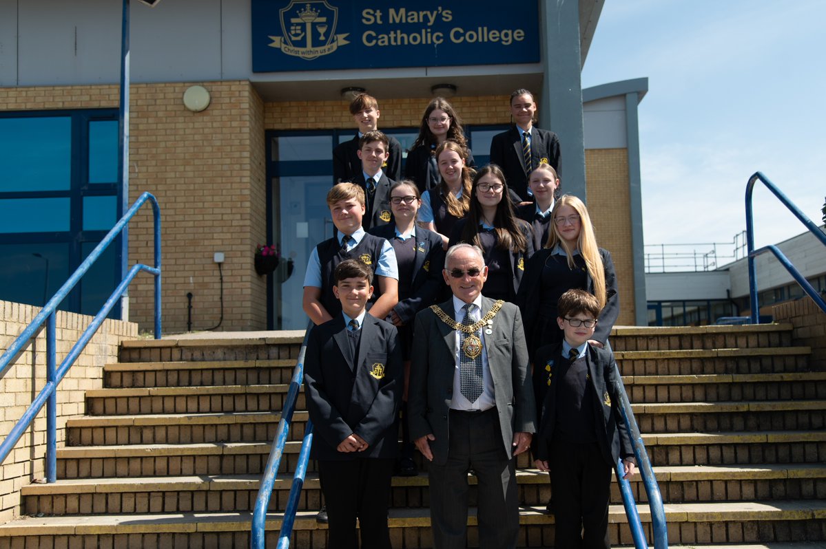 EducateMag's tweet image. .@StMarysWallasey was honoured to welcome the newly appointed Mayor of Wirral, Cllr Brian Kenny, for a special visit to the school 🤝

Cllr Brian Kenny was greeted by the school choir, before enjoying a guided tour and afternoon tea 🍰

Read more ➡️tinyurl.com/wwyb6c8s