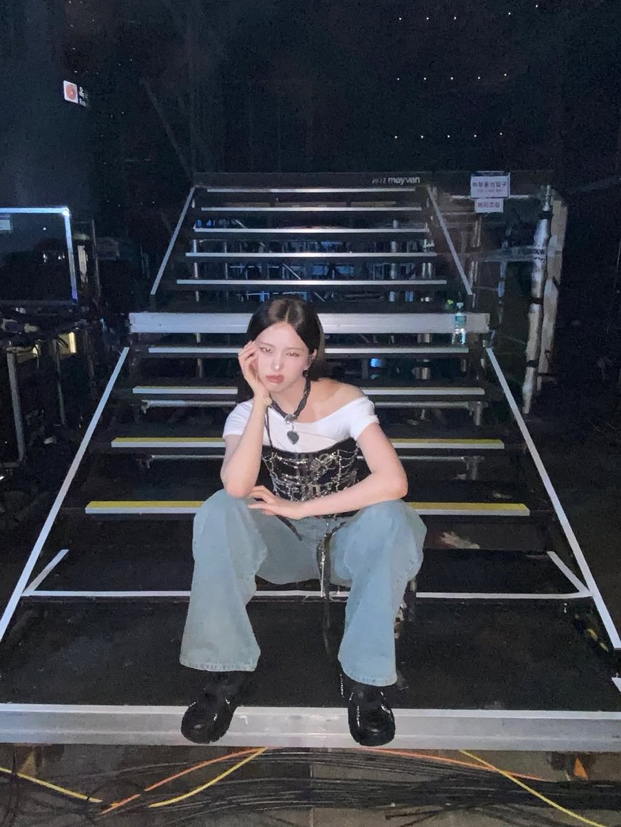 J0YURIVE's tweet image. an yujin, the hottest woman on earth.