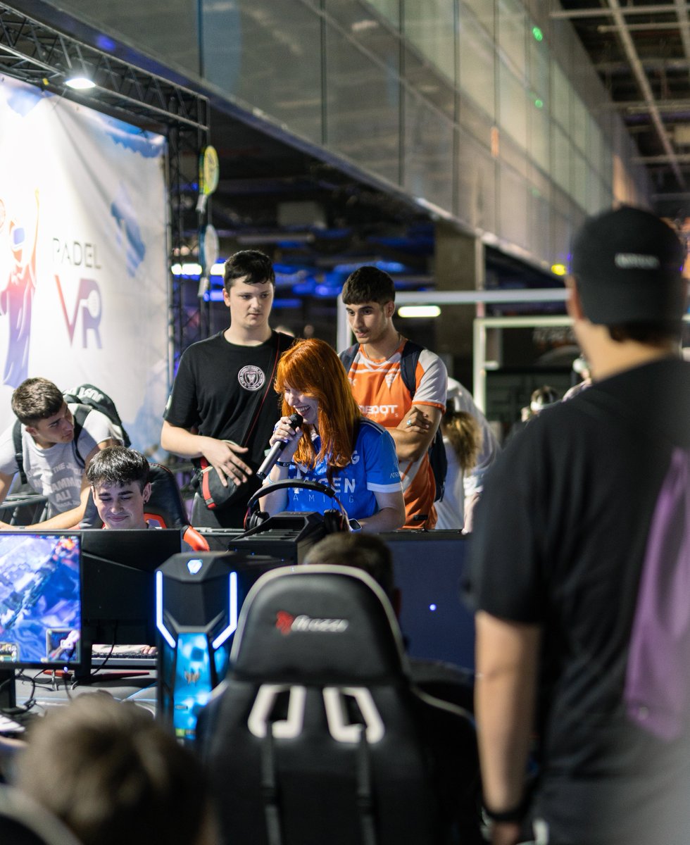 Que bien se lo pasa <a href="/Hikalogs/">✨ 🌸Hika 🌻 히카 🌸 ✨</a> en los eventos 💙

#HungryForSuccess