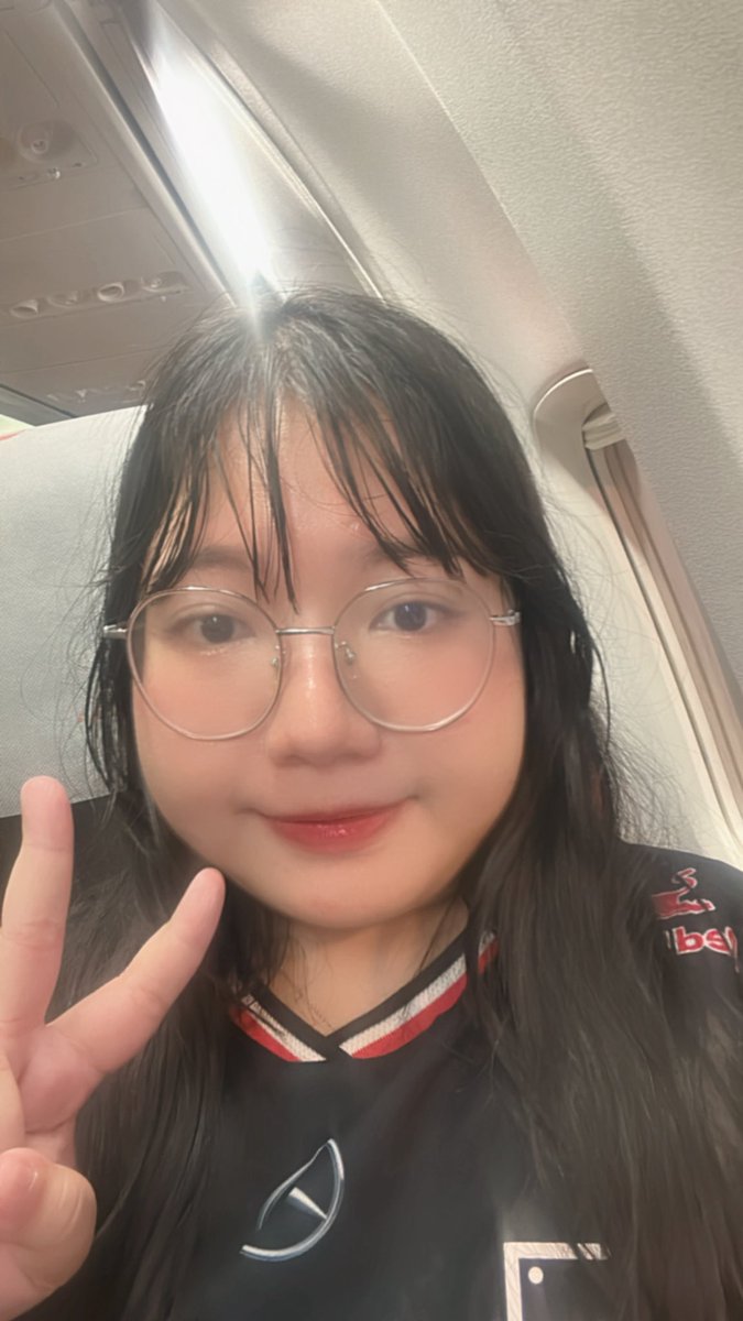 ploydere_'s tweet image. It’s really bittersweet to make so many friends and amazing memories and just leave I will miss you all and I can’t wait till we can meet again!
I really want to stay 😭