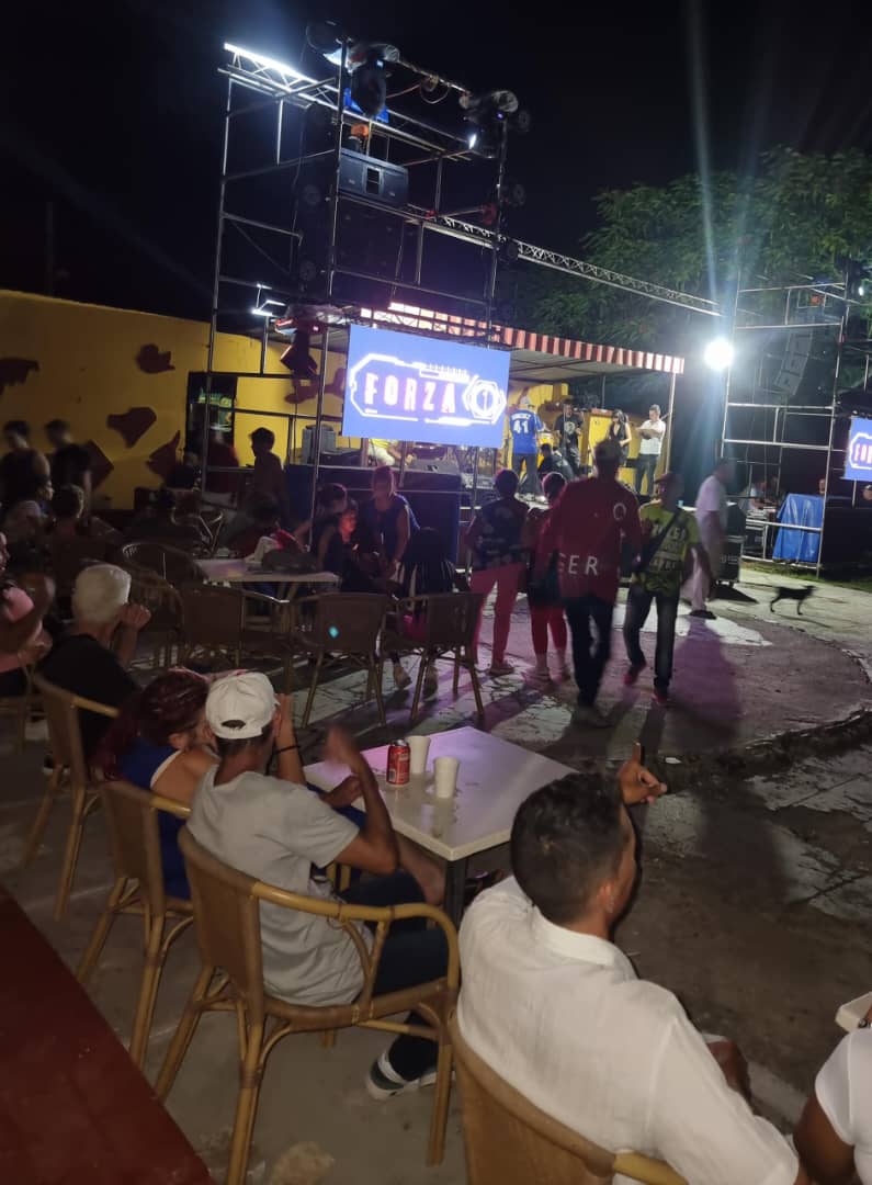 palmares_sancti's tweet photo. El Drago se viste de lujo con un regalo de la máxima dirección de nuestra provincia al pueblo cabaiguanense. La Original de Manzanillo entrada gratis para el disfrute de todos.
#palmarestrinidadss
#PalmaresCuba
#VeranoSiempreJoven
#simplementejuntos https://t.co/XrTXI1Ss1N