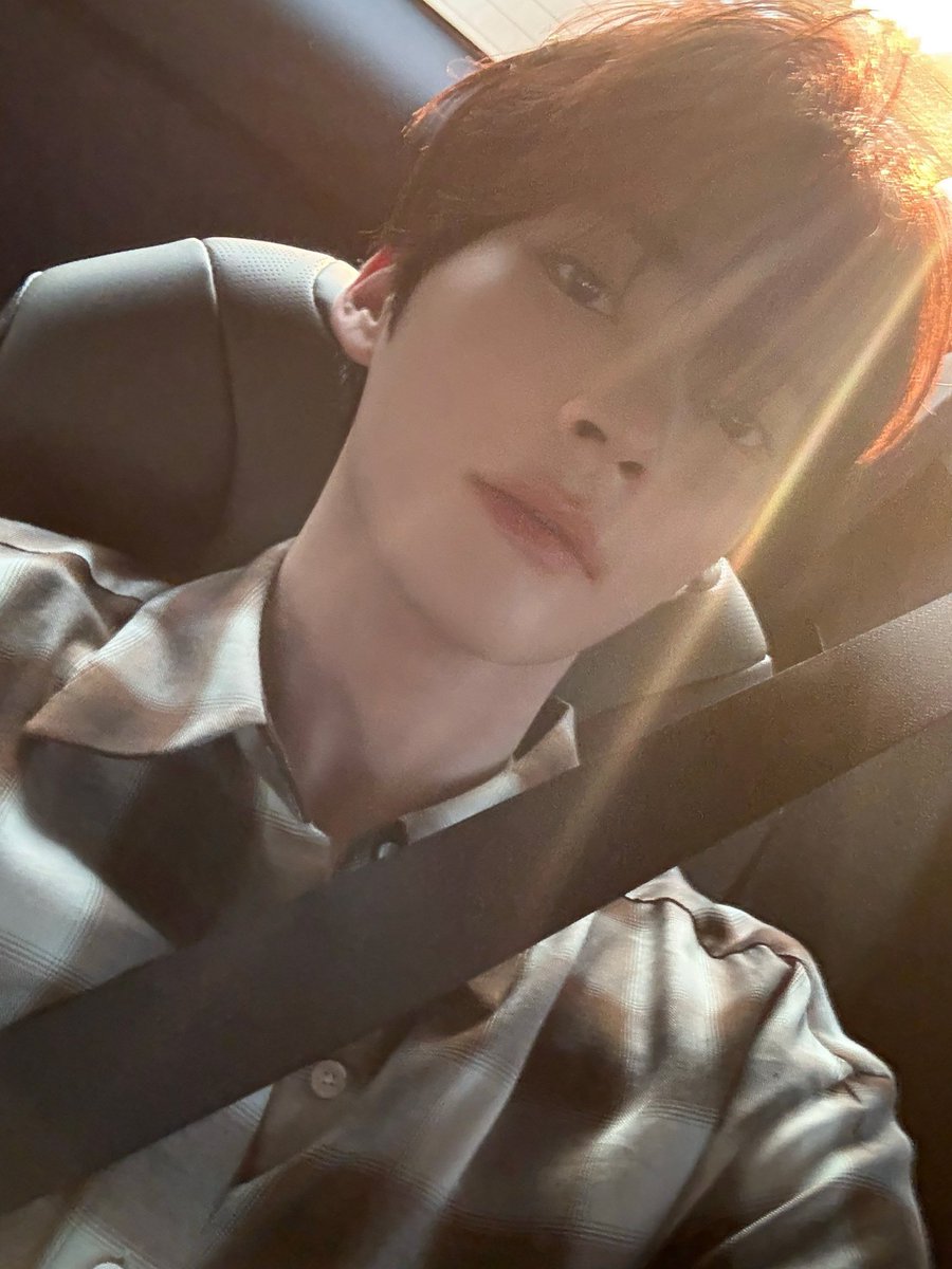 haobinyaa's tweet image. Dia yang kena panas gue yang meleleh ๐ซ