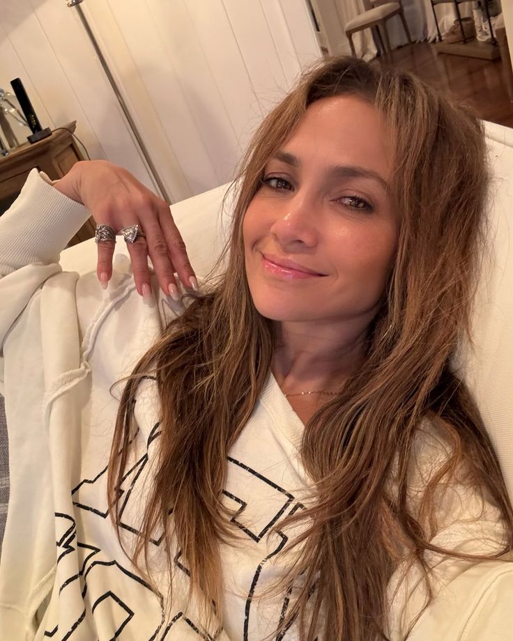 Jennifer Lopez tweet media