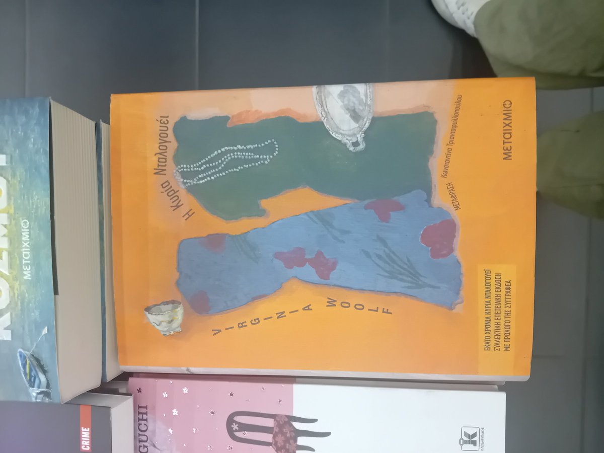 Sampsonius_'s tweet image. Βόλτα στο βιβλιοπωλείο