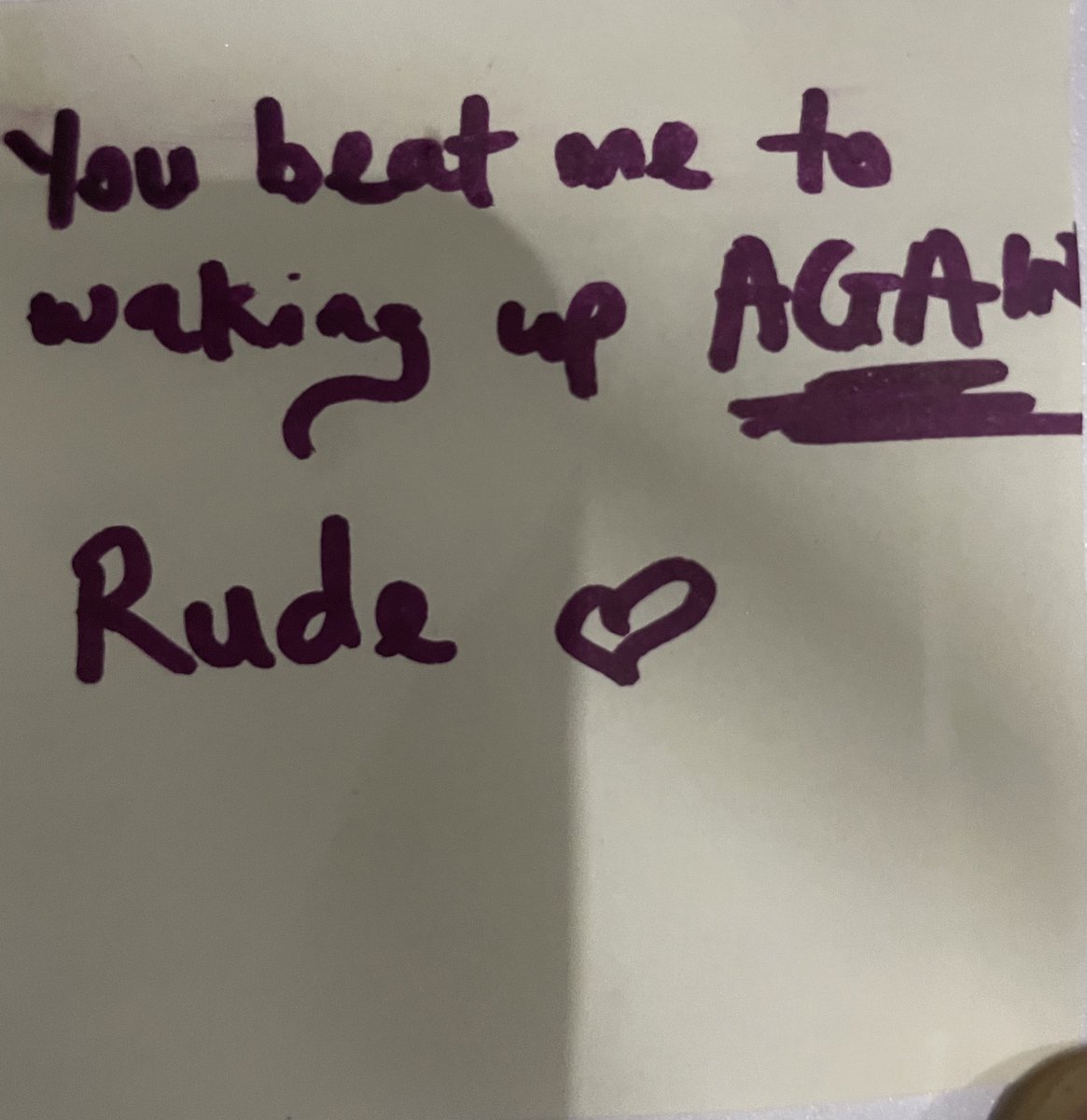 JeSuisChiby's tweet image. Everyday between 2/4am, my body clock never fails to disappoint and this morning, I woke up to see these notes all over the house 🥺❤️