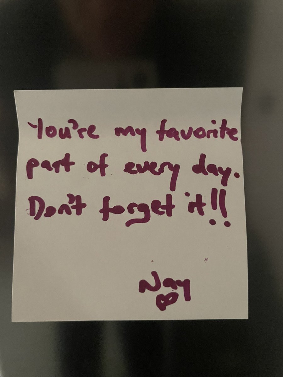 JeSuisChiby's tweet image. Everyday between 2/4am, my body clock never fails to disappoint and this morning, I woke up to see these notes all over the house 🥺❤️