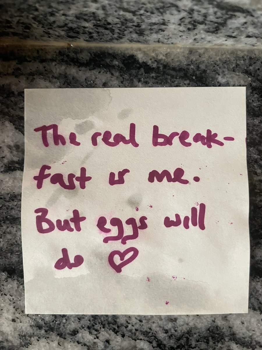 JeSuisChiby's tweet image. Everyday between 2/4am, my body clock never fails to disappoint and this morning, I woke up to see these notes all over the house 🥺❤️