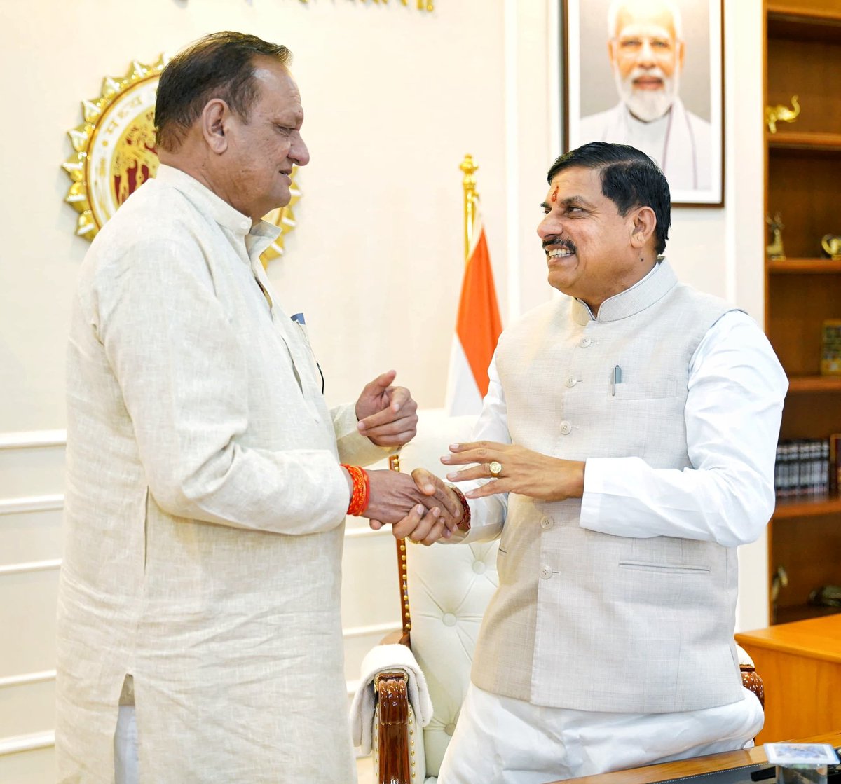 drmohanoffice51's tweet image. माननीय मुख्यमंत्री जी से आज भोपाल निवास स्थित समत्व भवन में जावरा विधानसभा क्षेत्र से विधायक डॉ. राजेन्द्र पाण्‍डेय जी ने शिष्टाचार भेंट की।

@DrMohanYadav51
@Rajendrajaora
