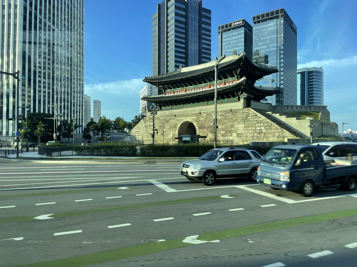 omatagi3's tweet image. 餓狼伝説2/SPの韓国ステージのモデルである崇礼門(南大門)に行きました。

韓国はかつて城塞都市だったため、街中に門が多く造られたそうです。

キム・カッファンとトラ・ヨプチャギ対決！