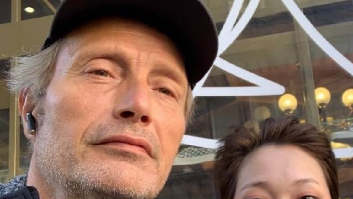 weslteros's tweet image. ele NUNCA DIZ  NÃO sorte é de quem encontra o mads e pode tirar uma selfie com ele