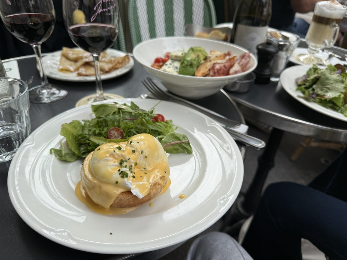 netetaberuch's tweet image. 朝から飲んで、帰国の準備！
