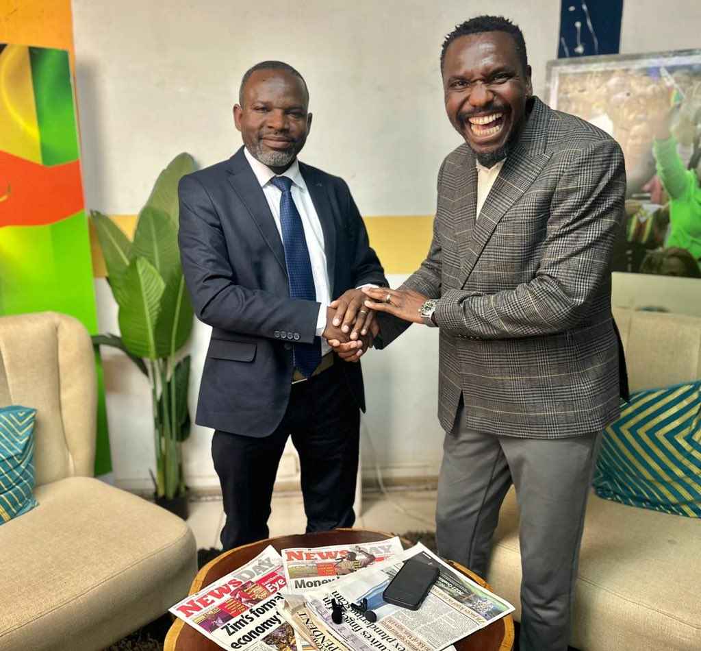 HStvNews's tweet image. Tuesday 5pm on our YouTube channel @bbmhlanga demands @gift_mugano explain what impressed him when he met @ReserveBankZIM leaders. Don’t miss it - youtube.com/@hstvlivezim?s…