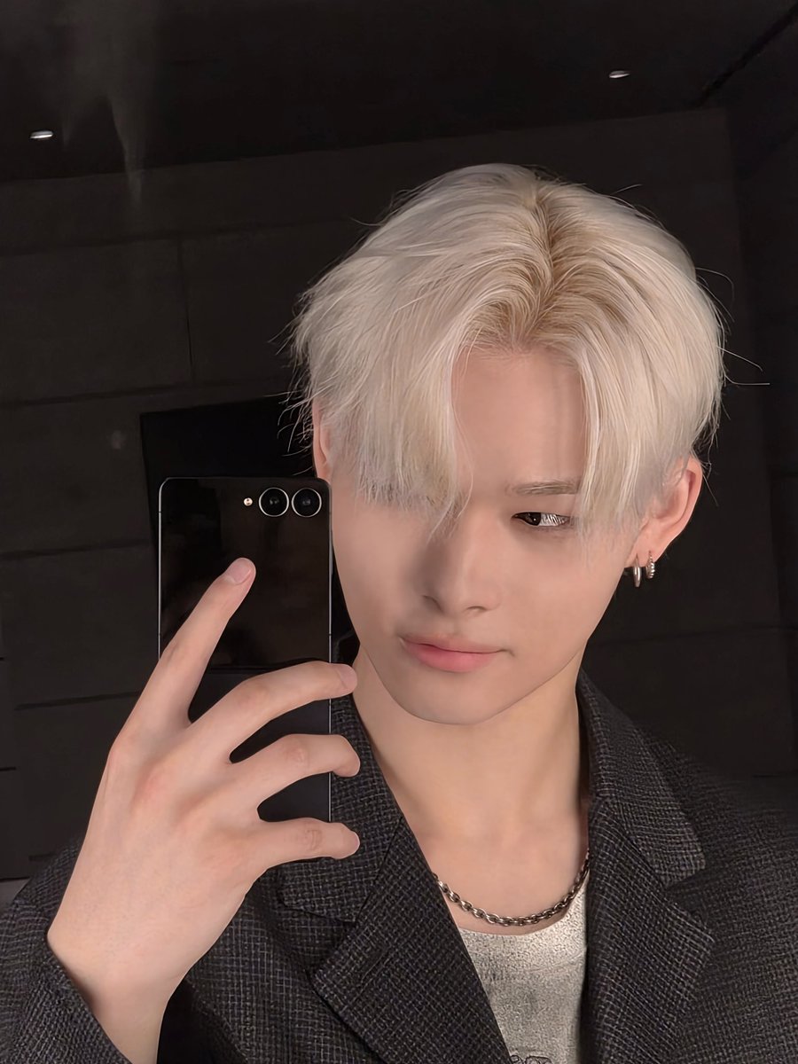 muraenthusiast's tweet image. my blond cutie