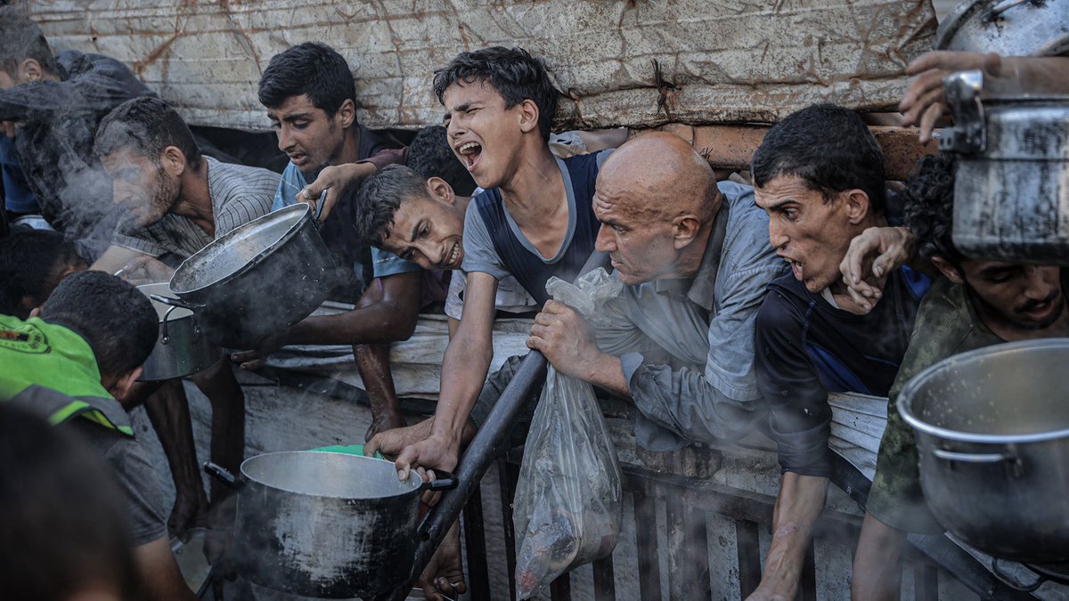 Silah değil, İha ve Siha değil, tank top tüfekte değil. Savaş uçakları füzelerde asla değil.
Vallahi 2 milyarlık İslam Alemi olarak Gazze bırakın bunları sokmak, Ekmek gönderemiyoruz.
Çocuklar ve Müslümanlar açlıktan ölüyor. Veyl olsun iktidar ve güç sahiplerine!
Yazıklar olsun…