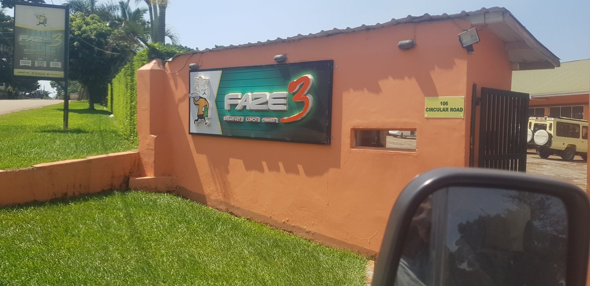 YOURCHOICE_LTD's tweet photo. π΄ Lunch OβClock?
Whether you're in the heart of the city or by the lakeside breeze.
π Nakasero or π Entebbe,
Step into #Faze3 for a delicious lunch that hits the spot every time. π
Fresh flavors. Fast service. Unmatched vibes.@Urbanstyles256 @HeatherHe36370 @AsaabaCharlotte https://t.co/DPC0mO8aPk